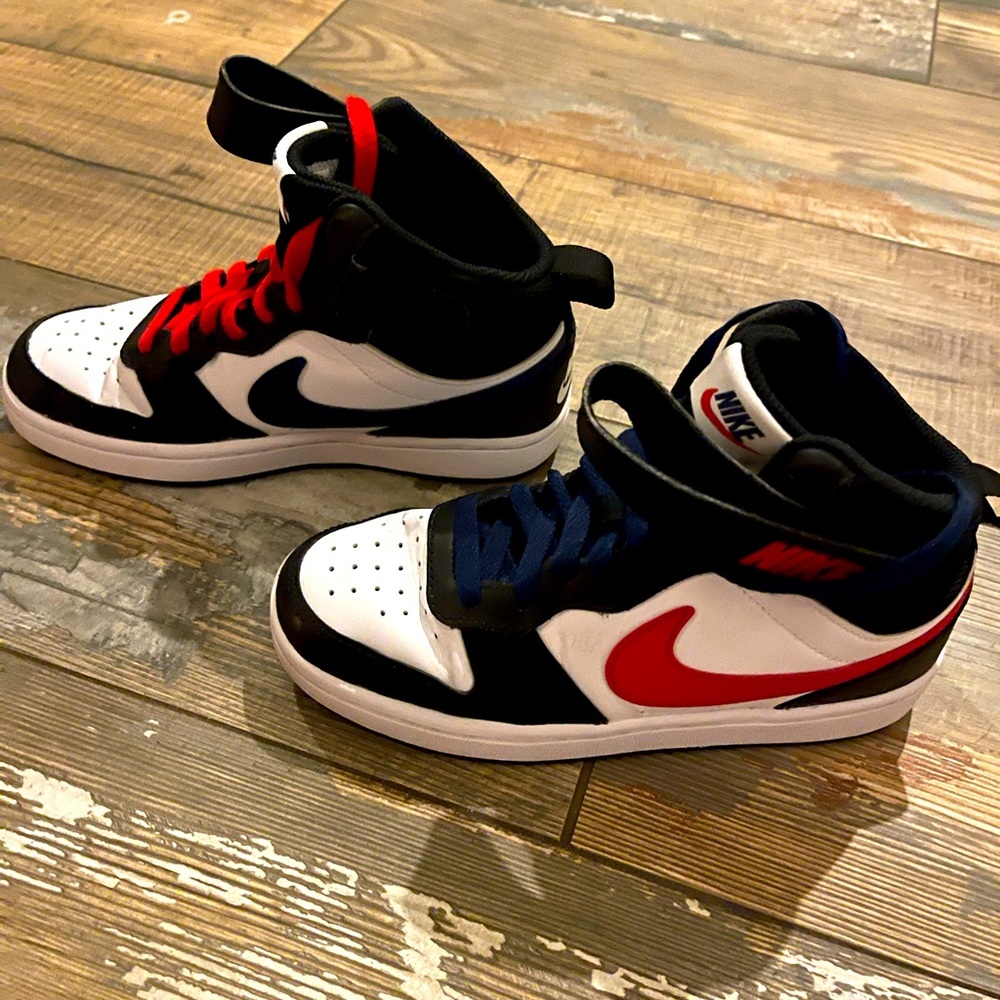 Nike Kids' Grade School Court Borough Mid - Boys - Size 3.5